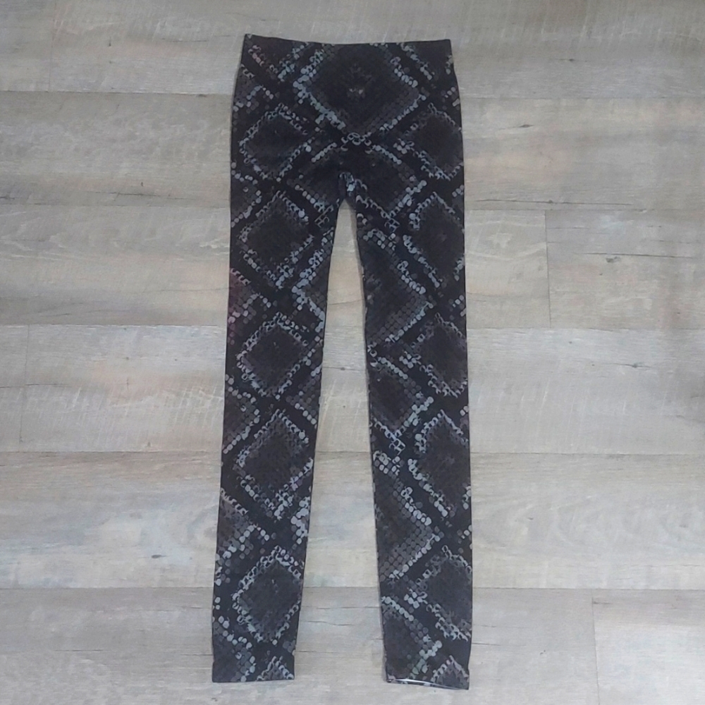 NO BOUNDARIES Snake Print Leggings - Picture 3 of 6